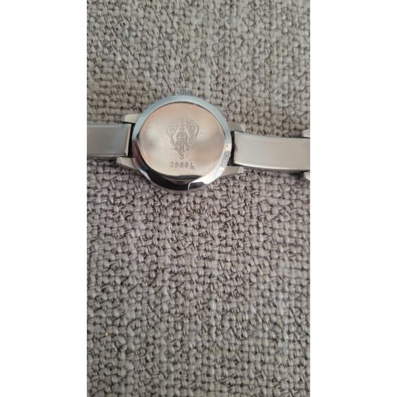Women’s Silver Tone Bracelet Watch Black Dial | Marked “Gucci” | Untested /... - Picture 5 of 7